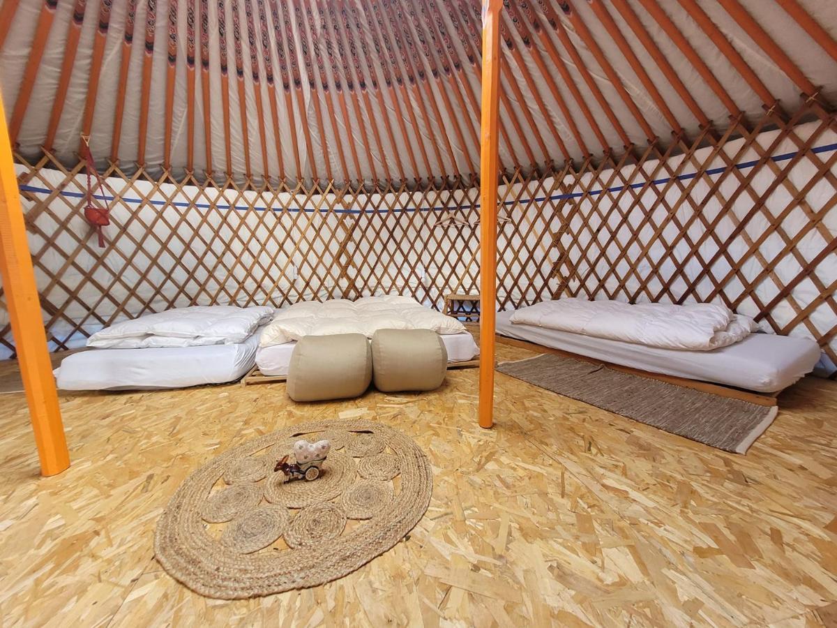 Slapen Tussen De Ezels In De Yurt Hotel อาร์ช็อท ภายนอก รูปภาพ