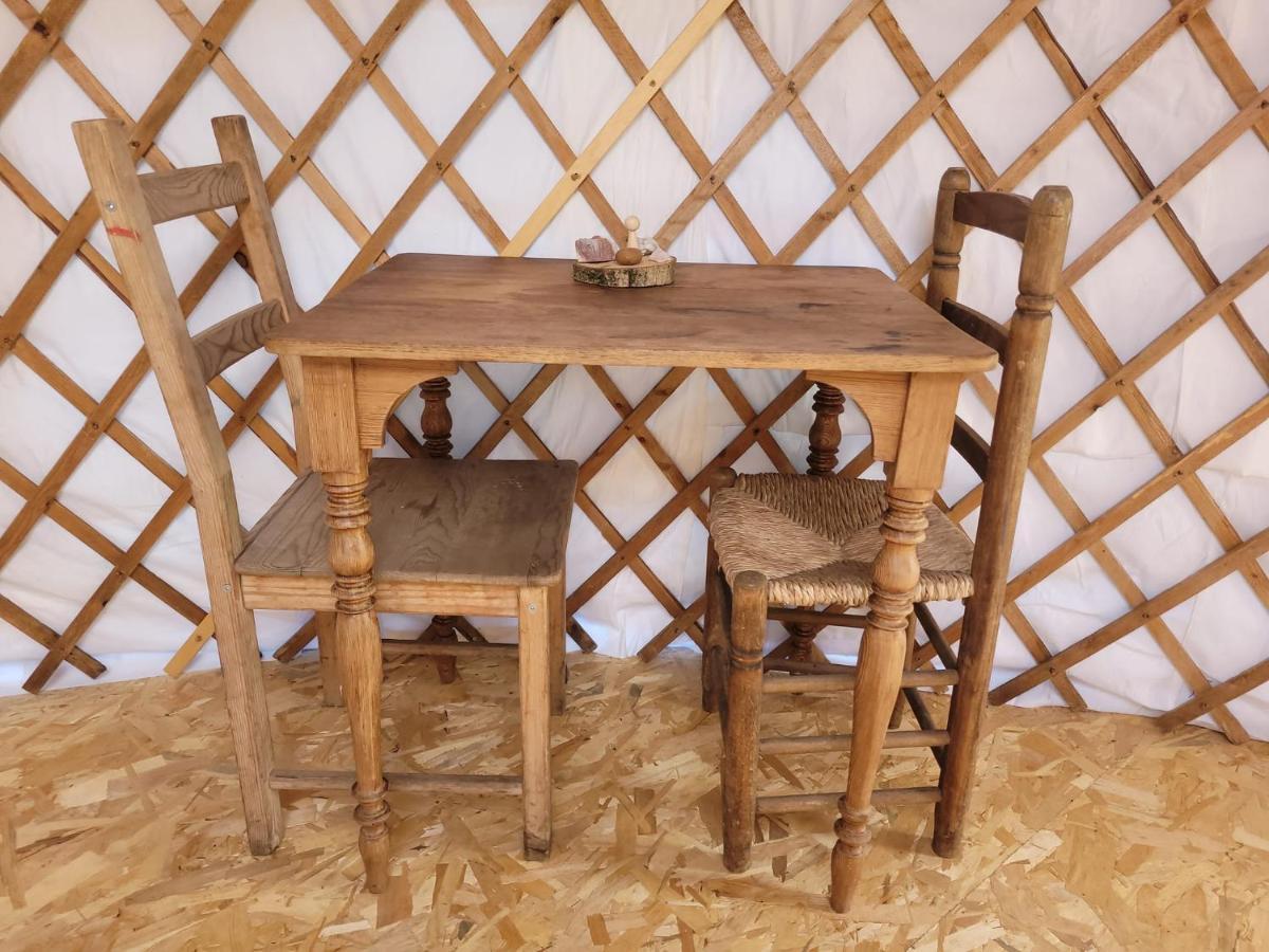 Slapen Tussen De Ezels In De Yurt Hotel อาร์ช็อท ภายนอก รูปภาพ