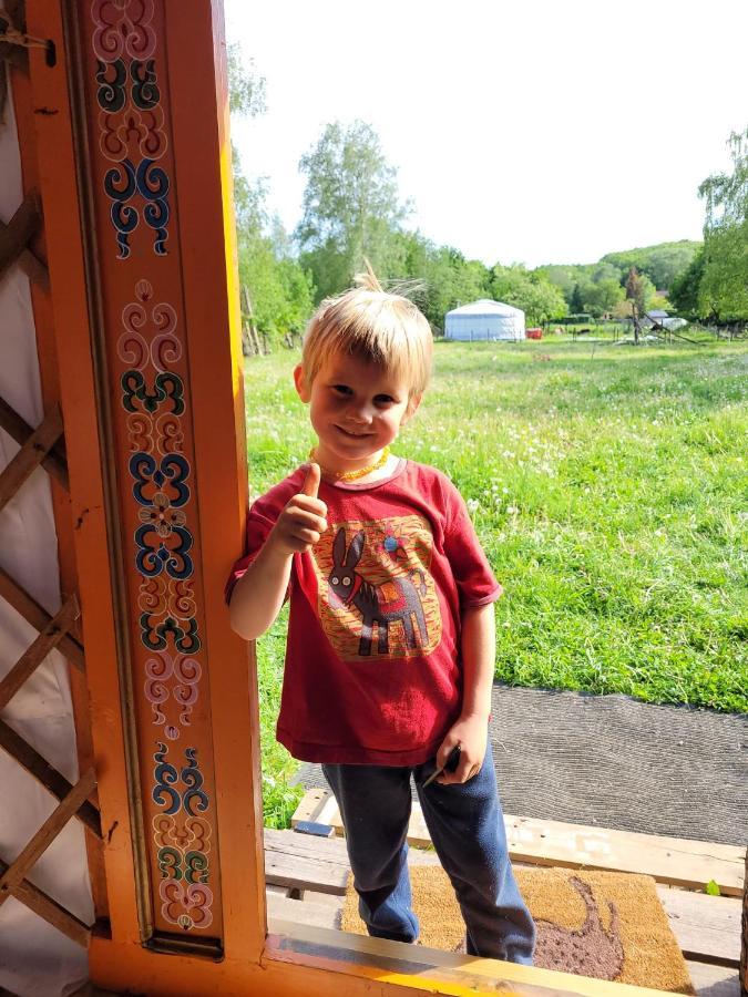 Slapen Tussen De Ezels In De Yurt Hotel อาร์ช็อท ภายนอก รูปภาพ